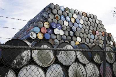 Фьючерсы на нефть WTI подешевели в ходе азиатских торгов - smartmoney.one - Reuters