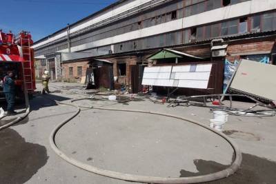 Один человек погиб при пожаре и взрывах в новосибирской промзоне - tayga.info