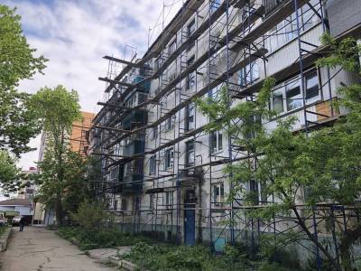 В Холмском районе ремонтируют фасады домов - sakhalin.info - городское поселение Холмский