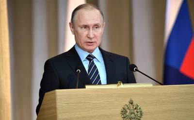 Владимир Путин - Юрий Ушаков - Путин: говорить о победе над пандемией еще рано - tvc.ru