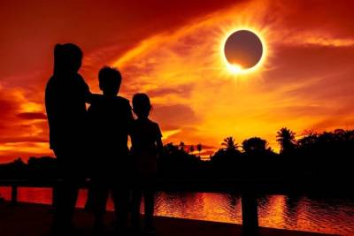 Петербуржцы смогут увидеть только четверть солнечного затмения - spb.mk.ru - Москва - Санкт-Петербург - Красноярск - Якутск - Магадан