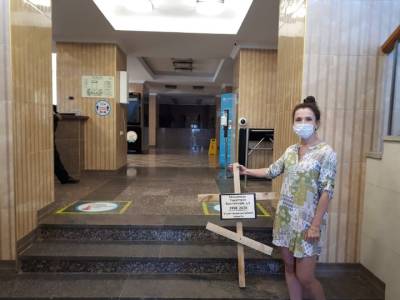 Жители Уфы явились к зданию мэрии с кладбищенским крестом - ufacitynews.ru - Уфа
