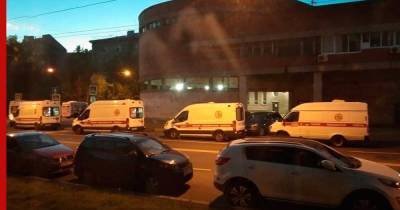 У больниц Петербурга появились ночные очереди из "скорых" - profile.ru - Петербурга - Санкт-Петербург