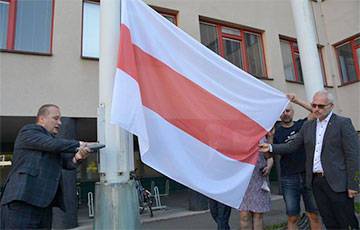 Мартиньш Стакис - Мэр чешского города Градец-Кралове поднял возле ратуши бело-красно-белый флаг - charter97.org - Швеция - Рига