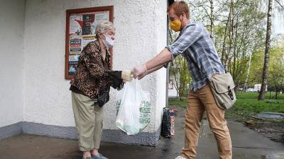 Владимир Путин - Путин оценил вклад соцработников в борьбу с пандемией коронавируса - iz.ru