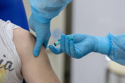 Олег Гриднев - Госдума одобрила включения прививки от COVID-19 в национальный календарь прививок - znak.com