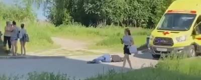 Ирина Большакова - В Новосибирске мужчина упал с моста на прохожего - runews24.ru - Новосибирск