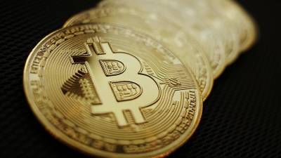 Биткоин подешевел более чем на 10% за сутки - iz.ru