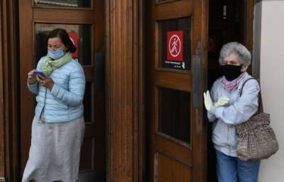 Александр Козлов - Власти Москвы назвали оправданной мерой необходимость ношения перчаток в транспорте - govoritmoskva.ru - Москва