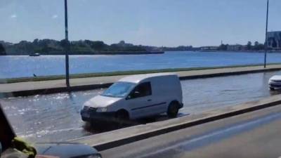 «Бегите, глупцы!» — Прорыв воды в Петербурге вызвал панику на «Яндекс. Картах» - 5-tv.ru - Санкт-Петербург