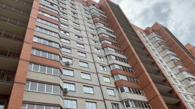 В Воронеже парень выпал из окна многоэтажки в своё 18-летие - vestivrn.ru - Воронеж