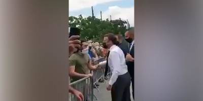 Эммануэль Макрон - Жан-Люк Меланшон - Макрон получил пощечину от мужчины на улице - ruposters.ru - Руанда