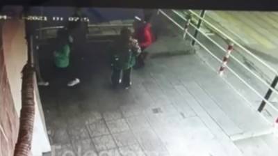 СК проверит видео избиения 11-летнего ребёнка у школы в Воронеже - vestivrn.ru - Воронеж