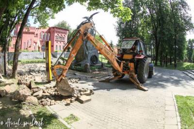 В Смоленске начали благоустраивать Сквер Памяти Героев - mk-smolensk.ru - Смоленск