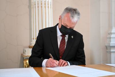 Гитанас Науседа - Политики обсуждают доклад президента Литвы - obzor.lt - Литва