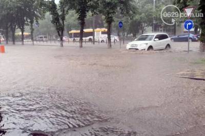 В Мариуполе сильный ливень затопил улицы, фото - real-vin.com - Мариуполь