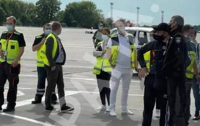Стали известны подробности обыска пассажиров и самолета рейса Тбилиси-Киев - korrespondent.net - Украина - Киев - Тбилиси - Борисполь