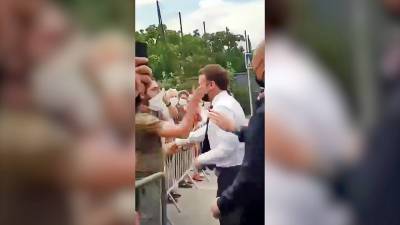 Эммануэль Макрон - "Меня ничего не остановит": Макрон прокомментировал инцидент с пощечиной - tvc.ru