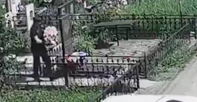 В Краснодарском крае поймали торговавшего пионами с могил кладбищенского вора - reendex.ru - Краснодарский край - Краснодар