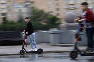 В Петербурге решили ограничить скорость электросамокатов - lenta.ru - Санкт-Петербург