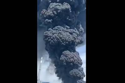 Мощный взрыв на заводе по производству поликремния в Китае попал на видео - lenta.ru - Twitter