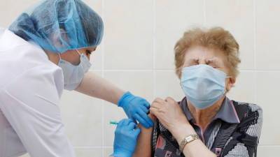 В Роспотребнадзоре сообщили о деталях вакцинации от COVID-19 пожилыми людьми - russian.rt.com - Москва