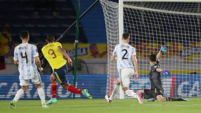 Леандро Паредес - Кристиан Ромеро - Колумбия и Аргентина сыграли вничью в матче отбора на ЧМ-2022 по футболу - russian.rt.com - Колумбия - Аргентина