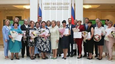 Валентина Матвиенко - Матвиенко наградила соцработника с Ямала - vesti.ru - Москва