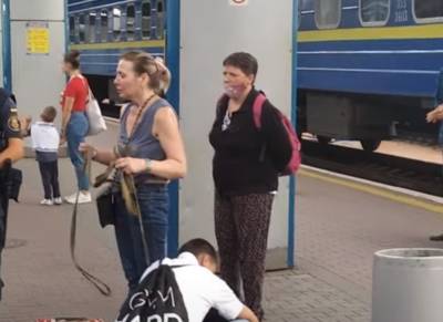 Зажало между платформой и вагоном: трагедия произошла на киевском вокзале, детали - politeka.net - Киев