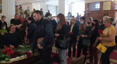Александр Невский - Богдан Хмельницкий - Толпы людей: украинцы прощаются с последним Героем Советского Союза в Харькове, фото - politeka.net - Харьков