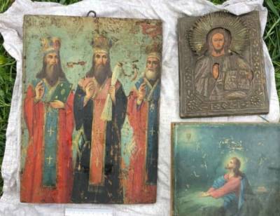 На Луганщине поймали контрабандистов со старинными иконами - lenta.ua - Луганск