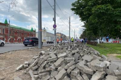 Тротуарную плитку разбирают в центре Тулы - tula.mk.ru - Тула - Тульская обл.