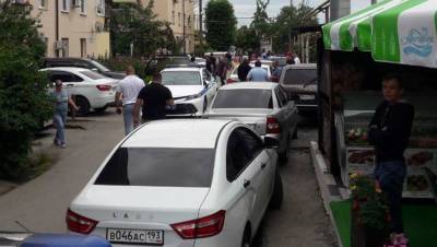 Во время стрельбы в Сочи, при которой погибли приставы, пострадал еще один человек - gazeta.ru - Сочи - Адлер