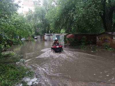 В Саратове из-за ливня с градом случилось наводнение (видео) - rosbalt.ru - Саратовская обл. - Саратов - Кировск
