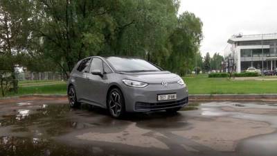 Porsche Taycan - Машина, на которой редко тормозишь: тест-драйв Volkswagen ID.3 - vesti.ru