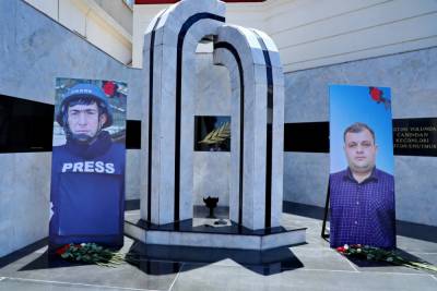 В Баку увековечена память журналистов, подорвавшихся на мине в Кельбаджаре (ФОТО) - trend.az - Азербайджан - район Кельбаджарский