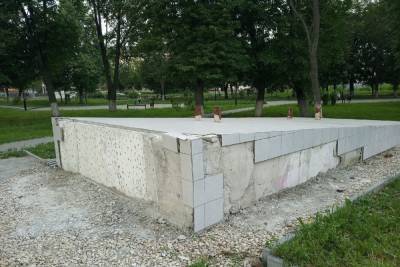 В Туле разваливается постамент памятника спасателям - tula.mk.ru - Тула - РСФСР
