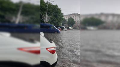 «Чуть-чуть Венеция». Воронежцы поделились видео последствий тропического ливня - vestivrn.ru - Воронеж