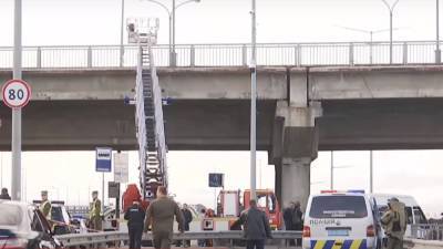 ЧП в столице: силовики подняты по тревоге - полностью заблокирован мост Метро - ukrainianwall.com - Киев