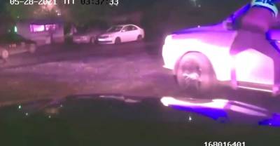 В Туве пьяный водитель зажал инспектора стеклом авто и прокатил на подножке во время погони - reendex.ru - Кызыл