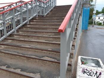 "Красный мост" вновь вызывает опасения вологжан: ступени рассыпаются прямо в прямом эфире - vologda-poisk.ru - Вологда