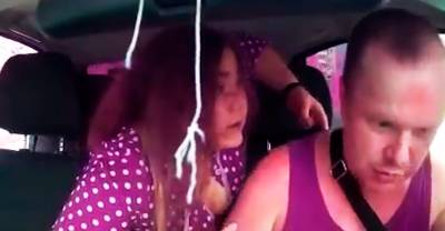 В ХМАО ещё одна "вези меня, мразь" избила таксиста и чуть не устроила аварию - reendex.ru - Югра - Югорск
