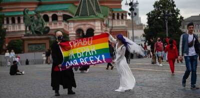 В сердце Москвы растянули гейский флаг - politnavigator.net - Москва - Россия