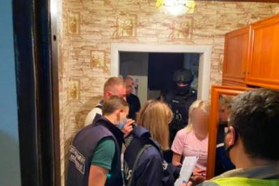 В Киеве матери несколько лет снимали и продавали порно с маленькими дочками - rupor.info - Киев