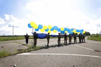 Дарья Морозова - Националисты запустили украинский флаг в сторону Донецка - news-front.info - Украина - Луганская обл. - ДНР - Донецк - ЛНР - Донбасс