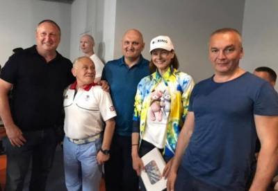 В киевской школе открыли новый боксерский зал: приглашают юных спортсменов (фото) - facenews.ua - Украина - Киев