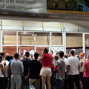 В турецком аэропорту без воды и еды застряли туристы из Украины. Видео - reporter-ua.com - Украина - Турция