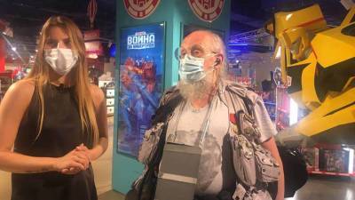 Анатолий Вассерман - Анатолий Вассерман помог собрать «Коробку храбрости» для ослабленных детей - vm.ru