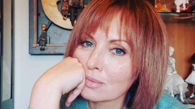 Елена Ксенофонтова - На Елену Ксенофонтову снова подал в суд бывший муж-адвокат - 5-tv.ru