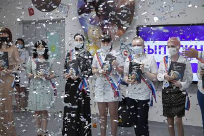 Выпускниками госпитальных школ в 2021 году стали около 500 учеников – Учительская газета - ug.ru - Россия